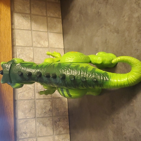 Jurassic World Action Dinosaur - Picture 3 of 8